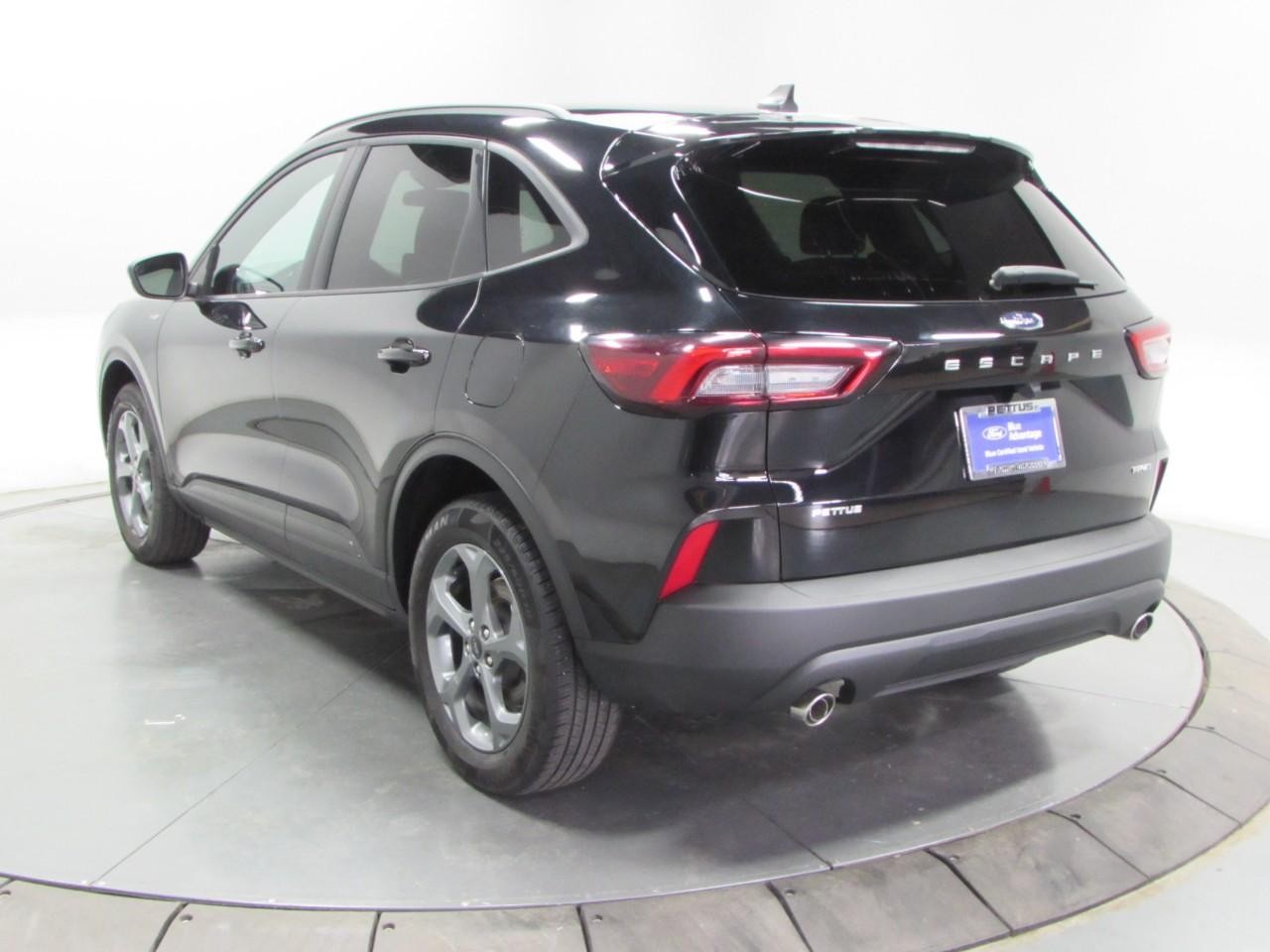 Ford Escape Vehicle Full-screen Gallery Image 05