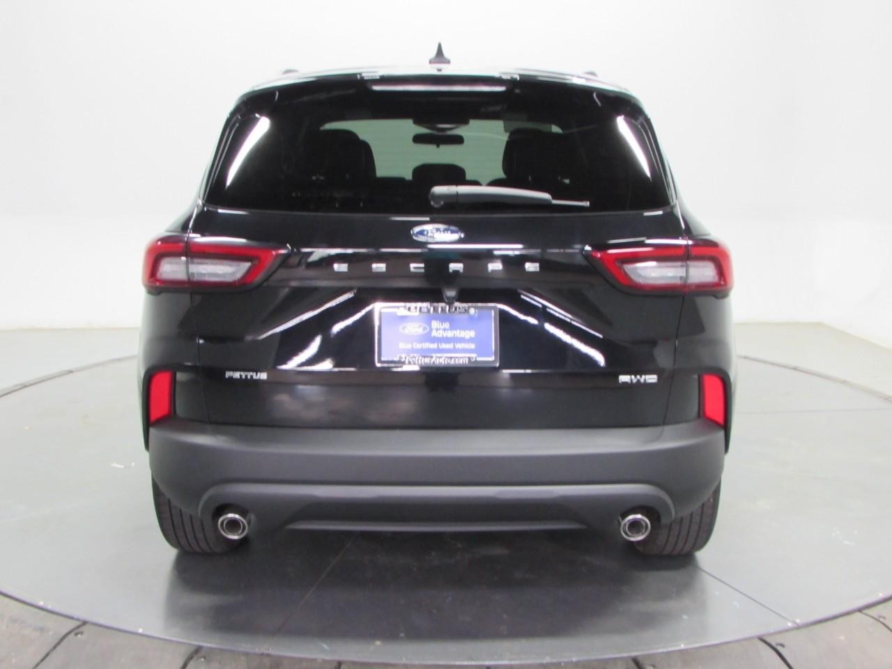 Ford Escape Vehicle Full-screen Gallery Image 06