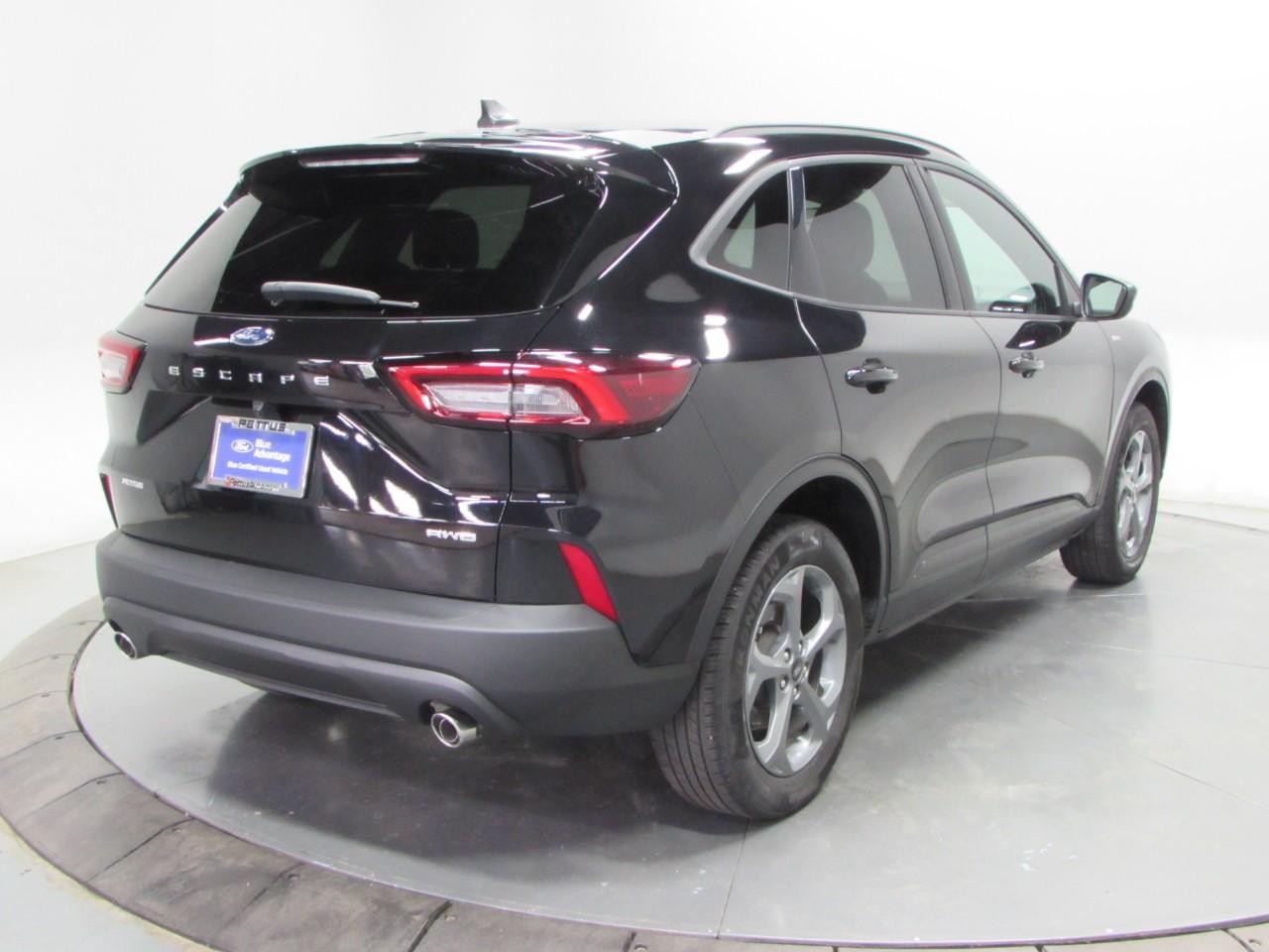Ford Escape Vehicle Full-screen Gallery Image 07