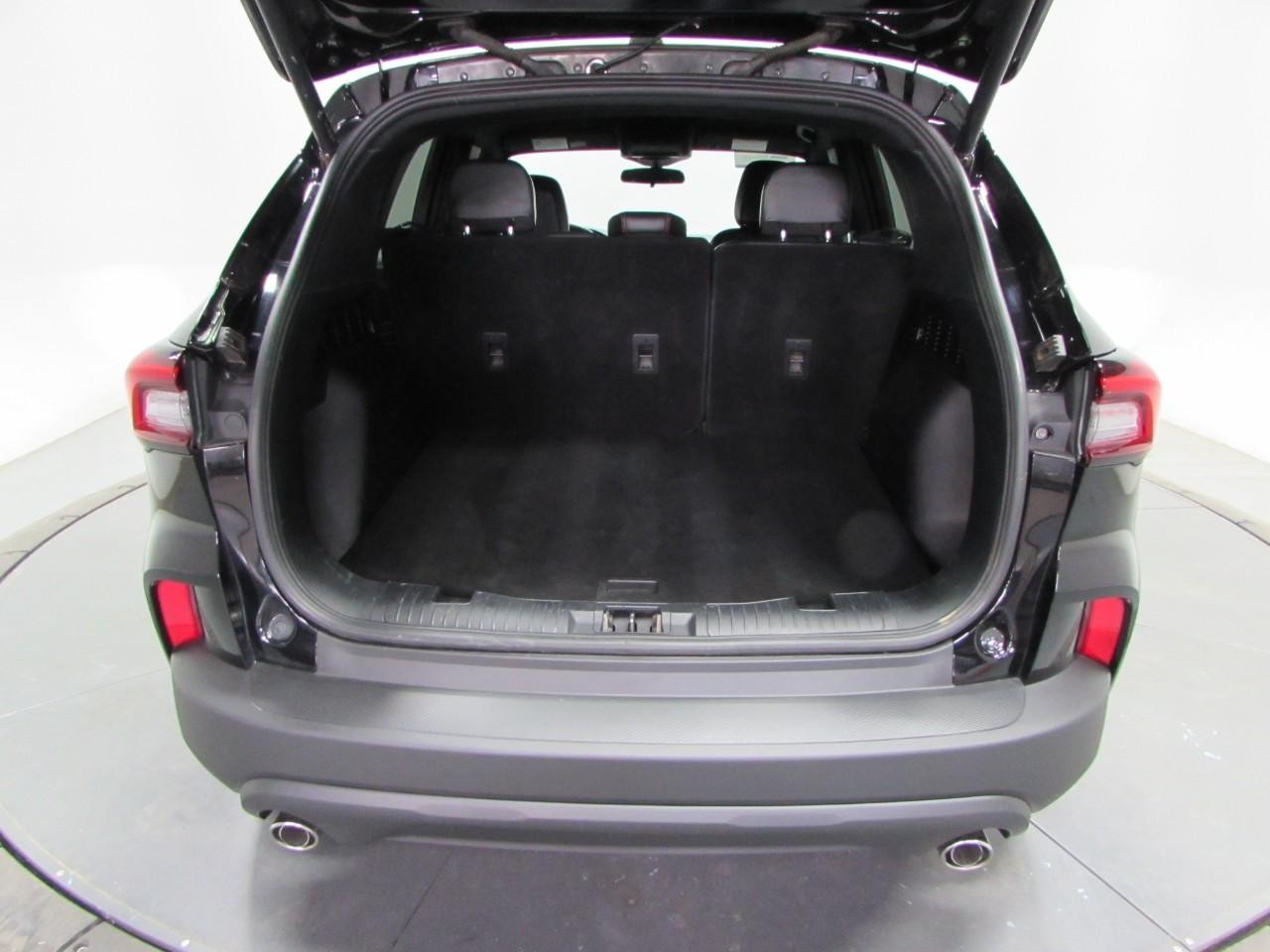 Ford Escape Vehicle Full-screen Gallery Image 11