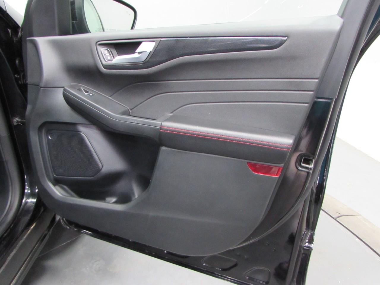Ford Escape Vehicle Full-screen Gallery Image 16