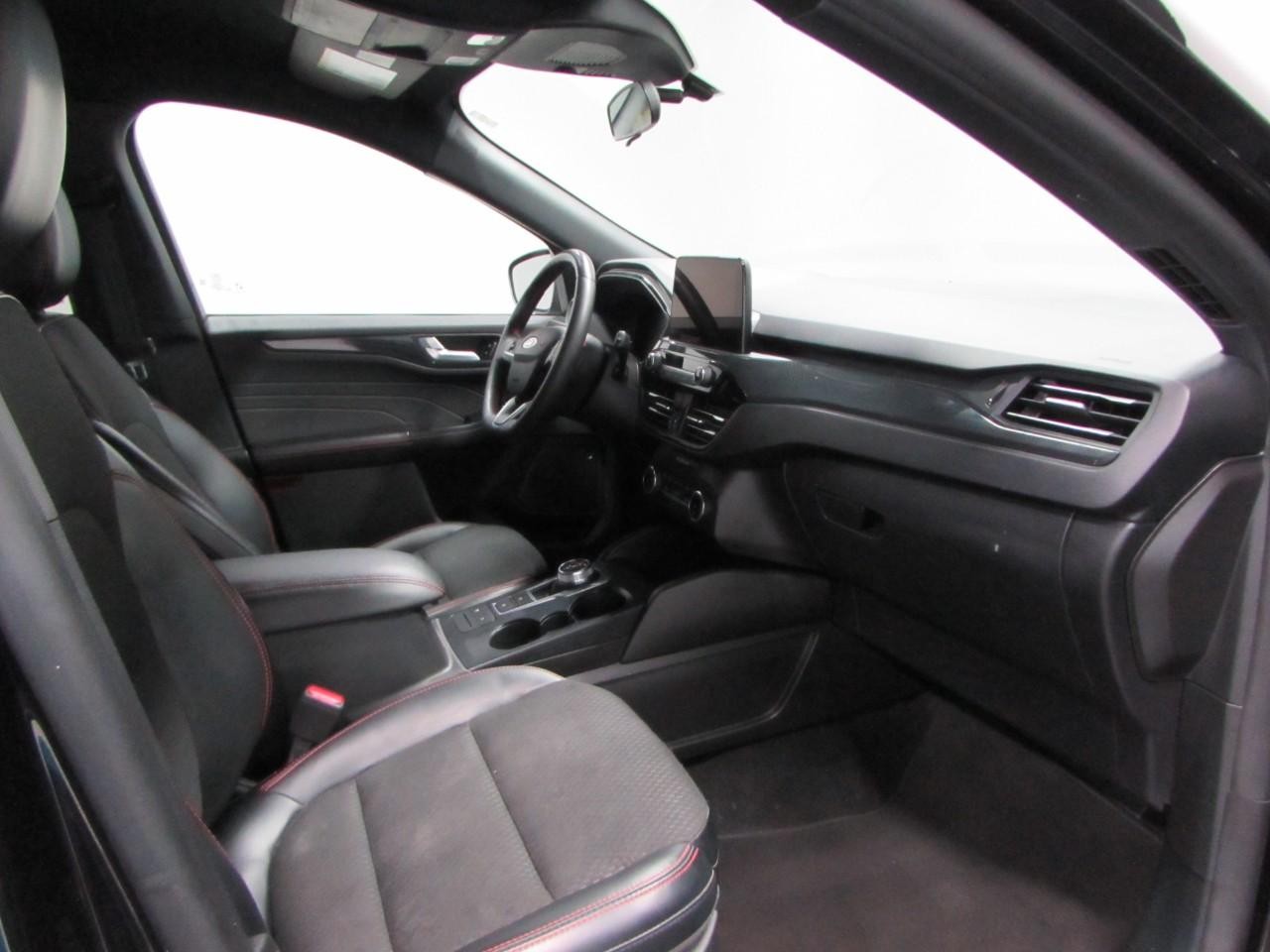Ford Escape Vehicle Full-screen Gallery Image 17
