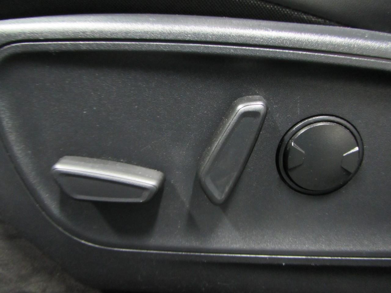 Ford Escape Vehicle Full-screen Gallery Image 21