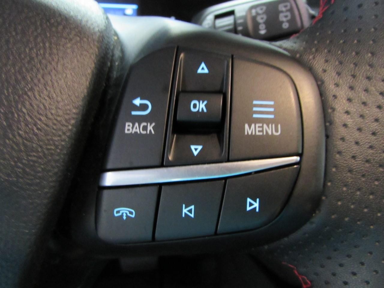 Ford Escape Vehicle Full-screen Gallery Image 25