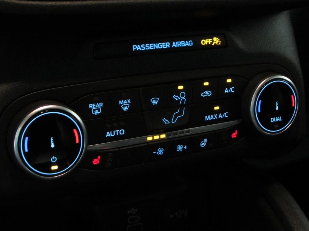 Ford Escape Vehicle Full-screen Gallery Image 30