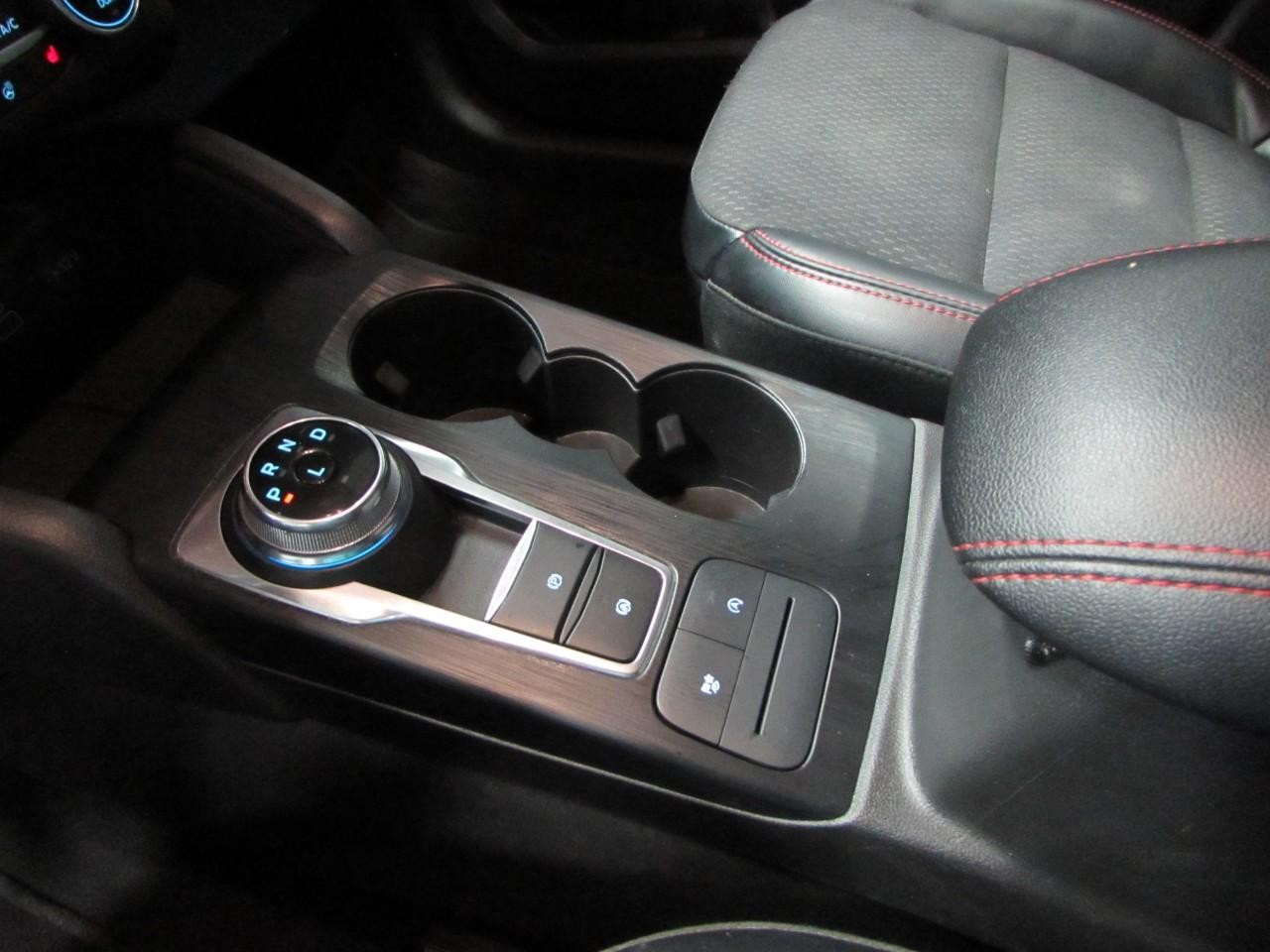 Ford Escape Vehicle Full-screen Gallery Image 31