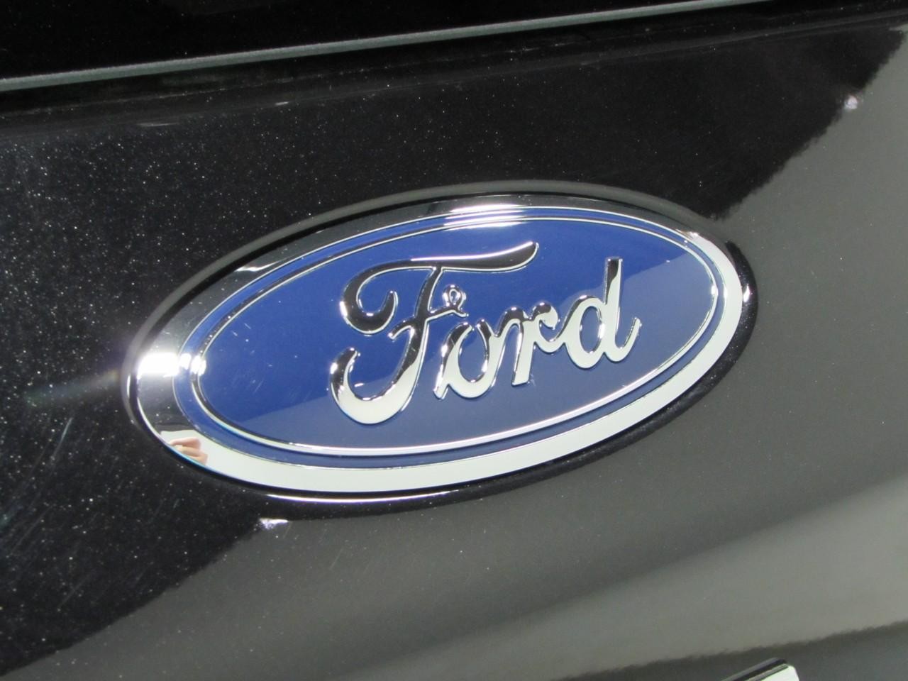 Ford Escape Vehicle Full-screen Gallery Image 33