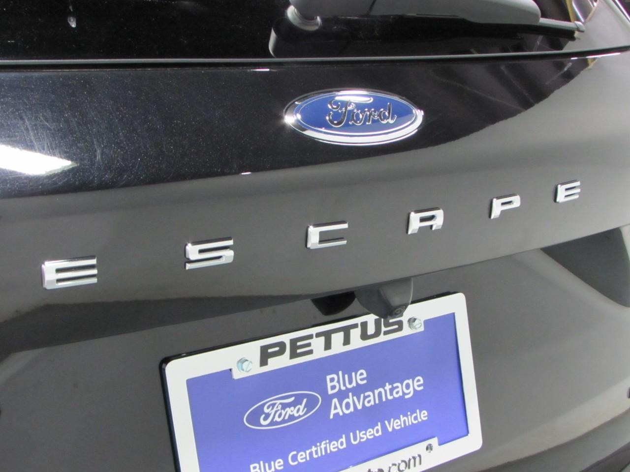 Ford Escape Vehicle Full-screen Gallery Image 34