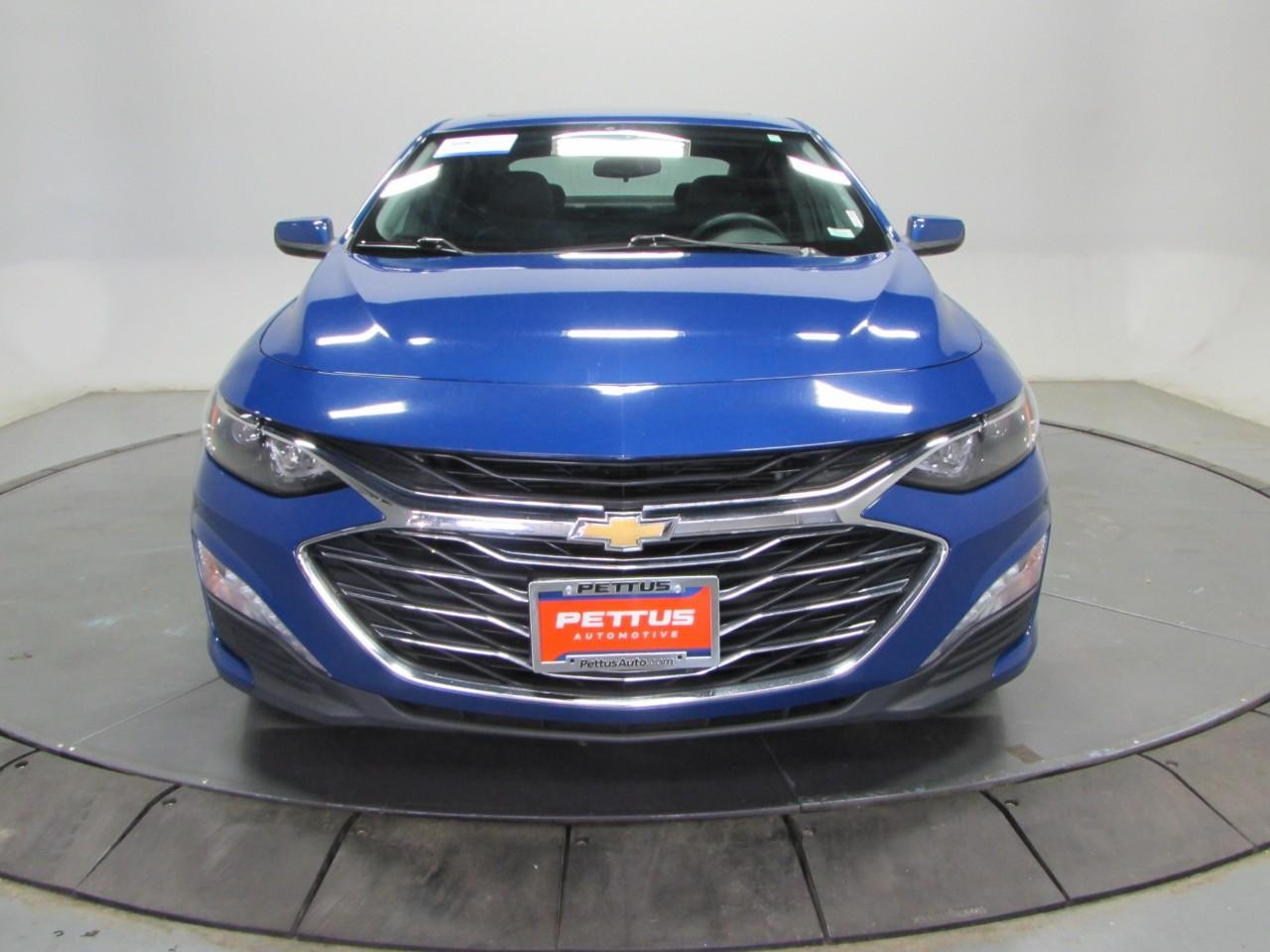 Chevrolet Malibu Vehicle Full-screen Gallery Image 02