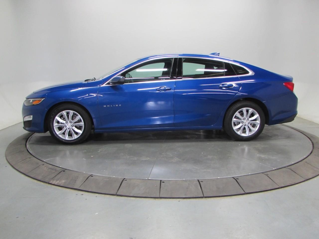 Chevrolet Malibu Vehicle Full-screen Gallery Image 04