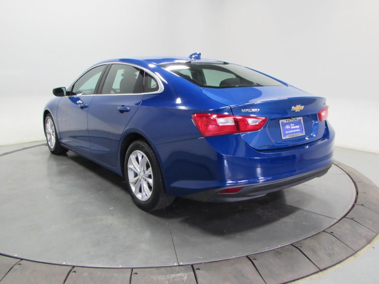 Chevrolet Malibu Vehicle Full-screen Gallery Image 05