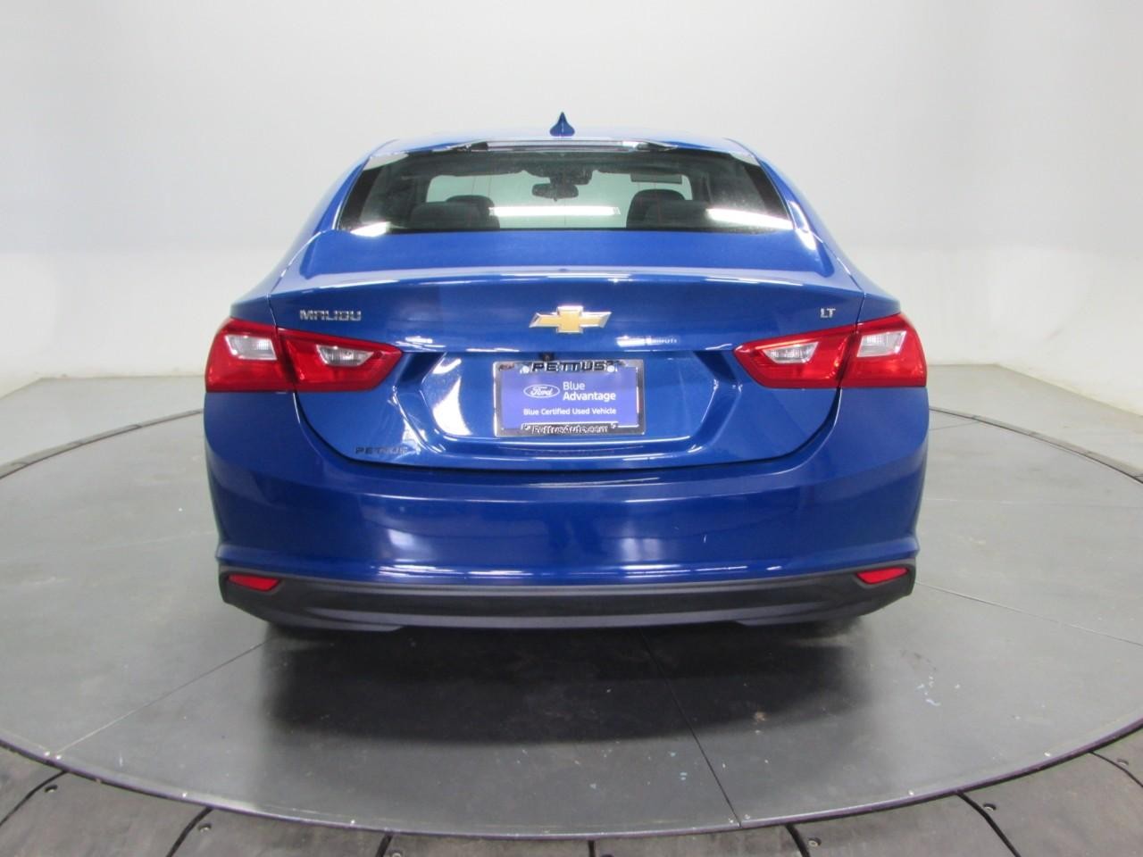 Chevrolet Malibu Vehicle Full-screen Gallery Image 06