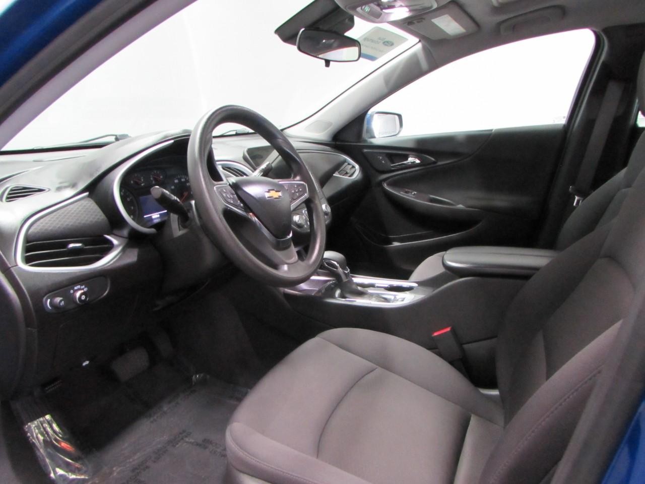 Chevrolet Malibu Vehicle Full-screen Gallery Image 13