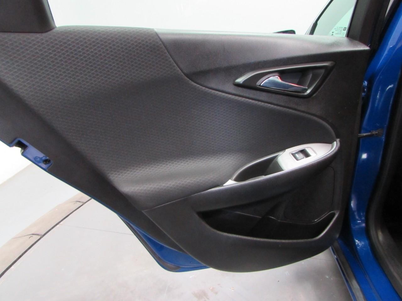 Chevrolet Malibu Vehicle Full-screen Gallery Image 14