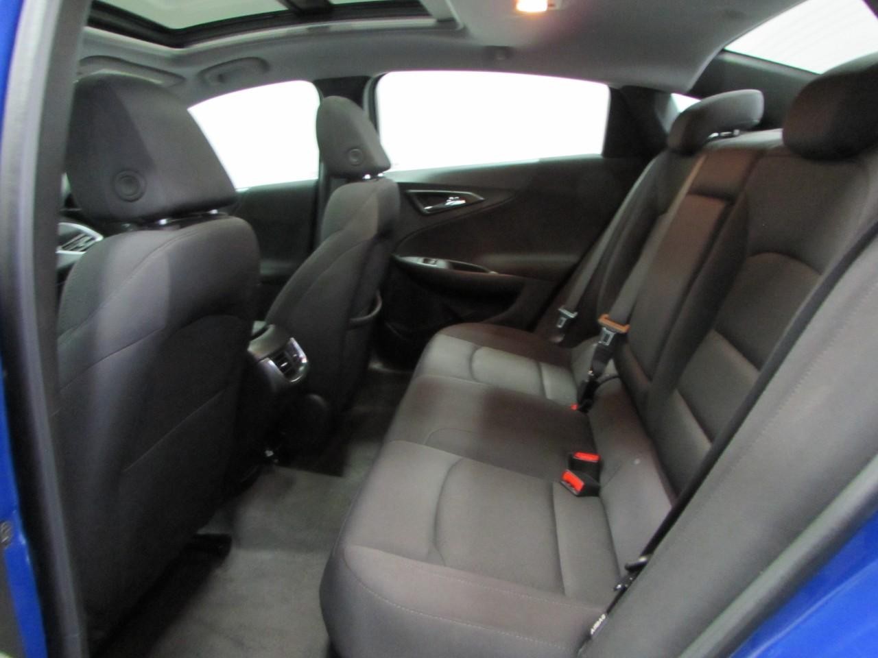 Chevrolet Malibu Vehicle Full-screen Gallery Image 15