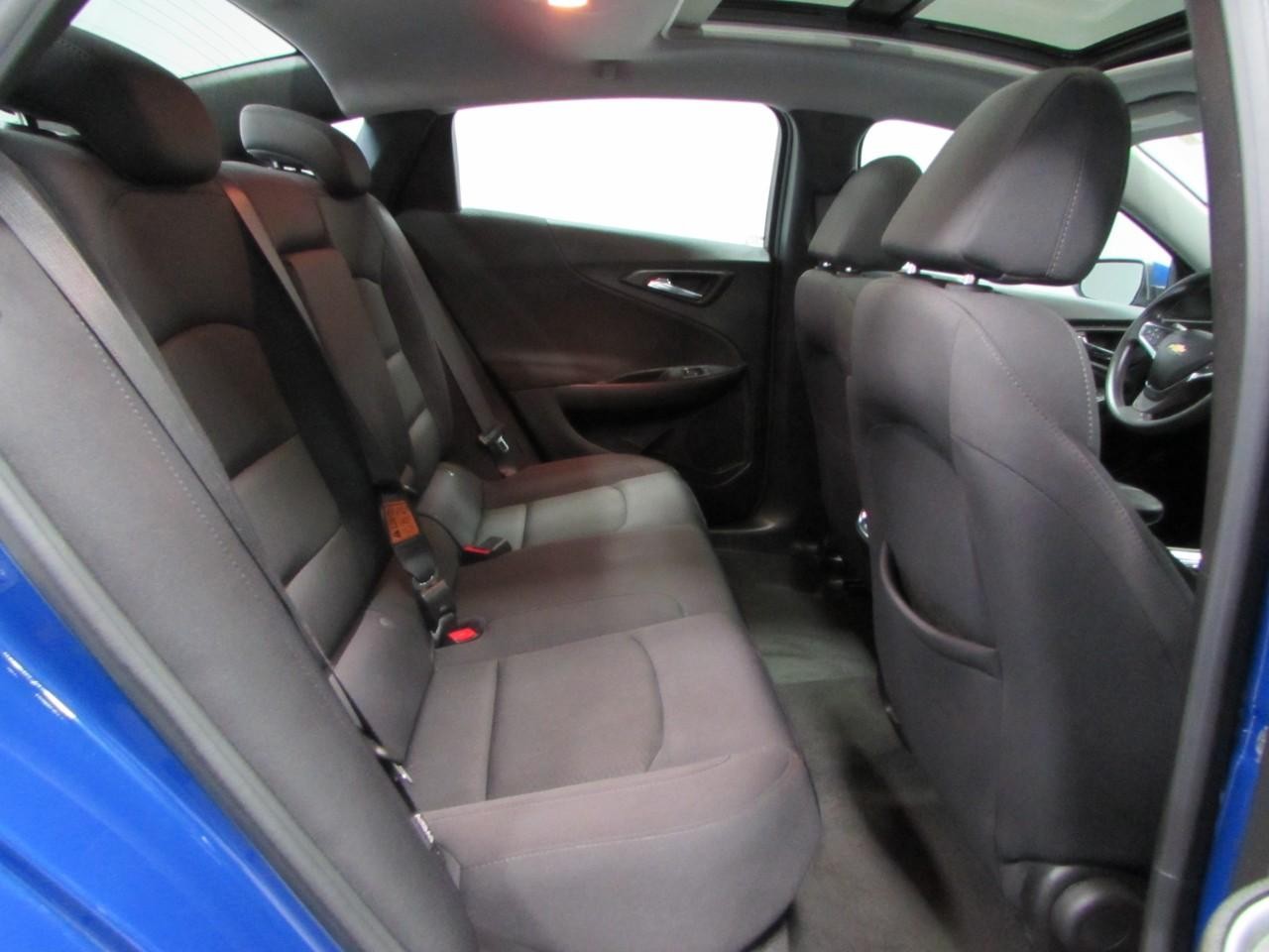 Chevrolet Malibu Vehicle Full-screen Gallery Image 19