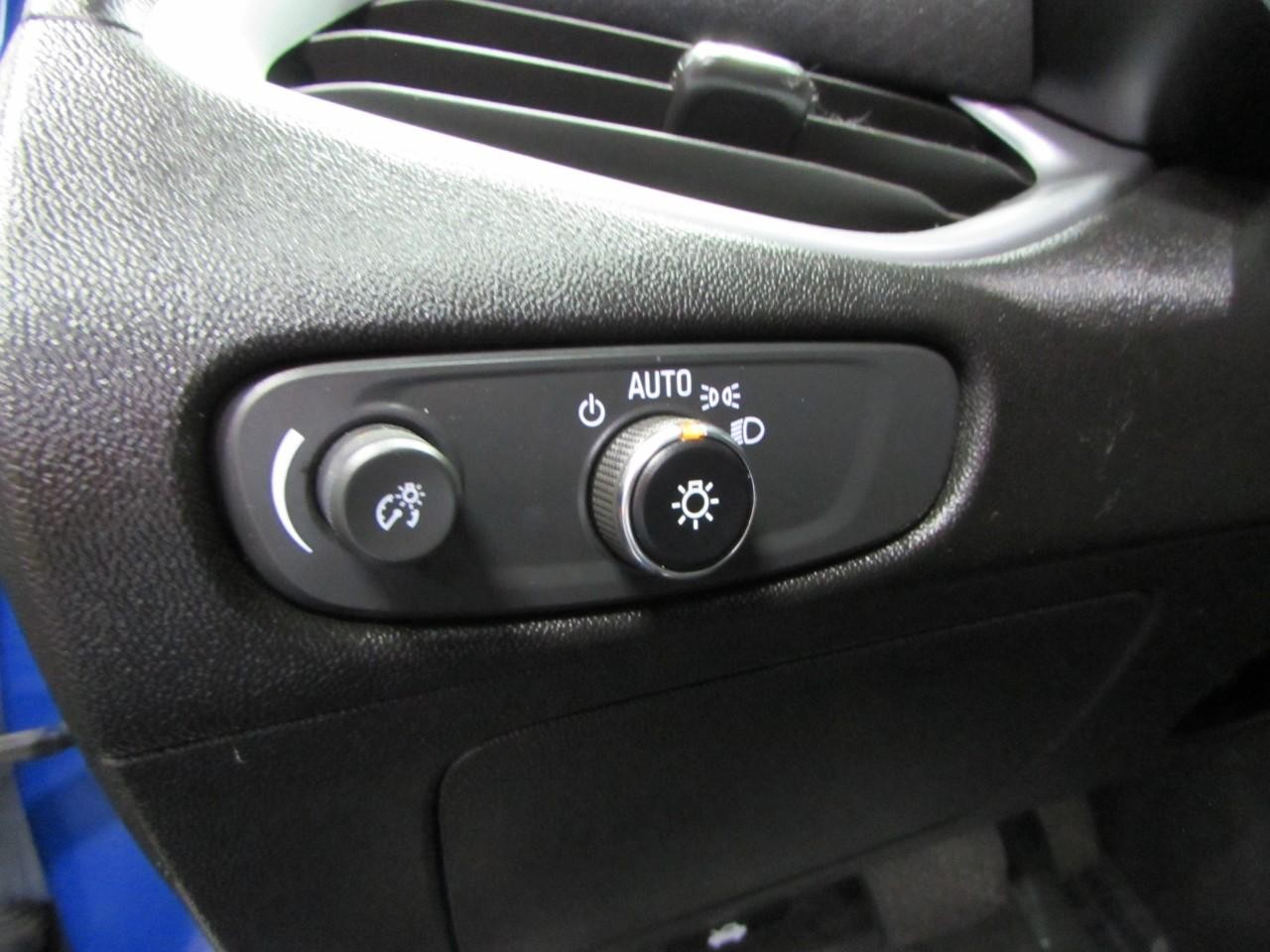 Chevrolet Malibu Vehicle Full-screen Gallery Image 22