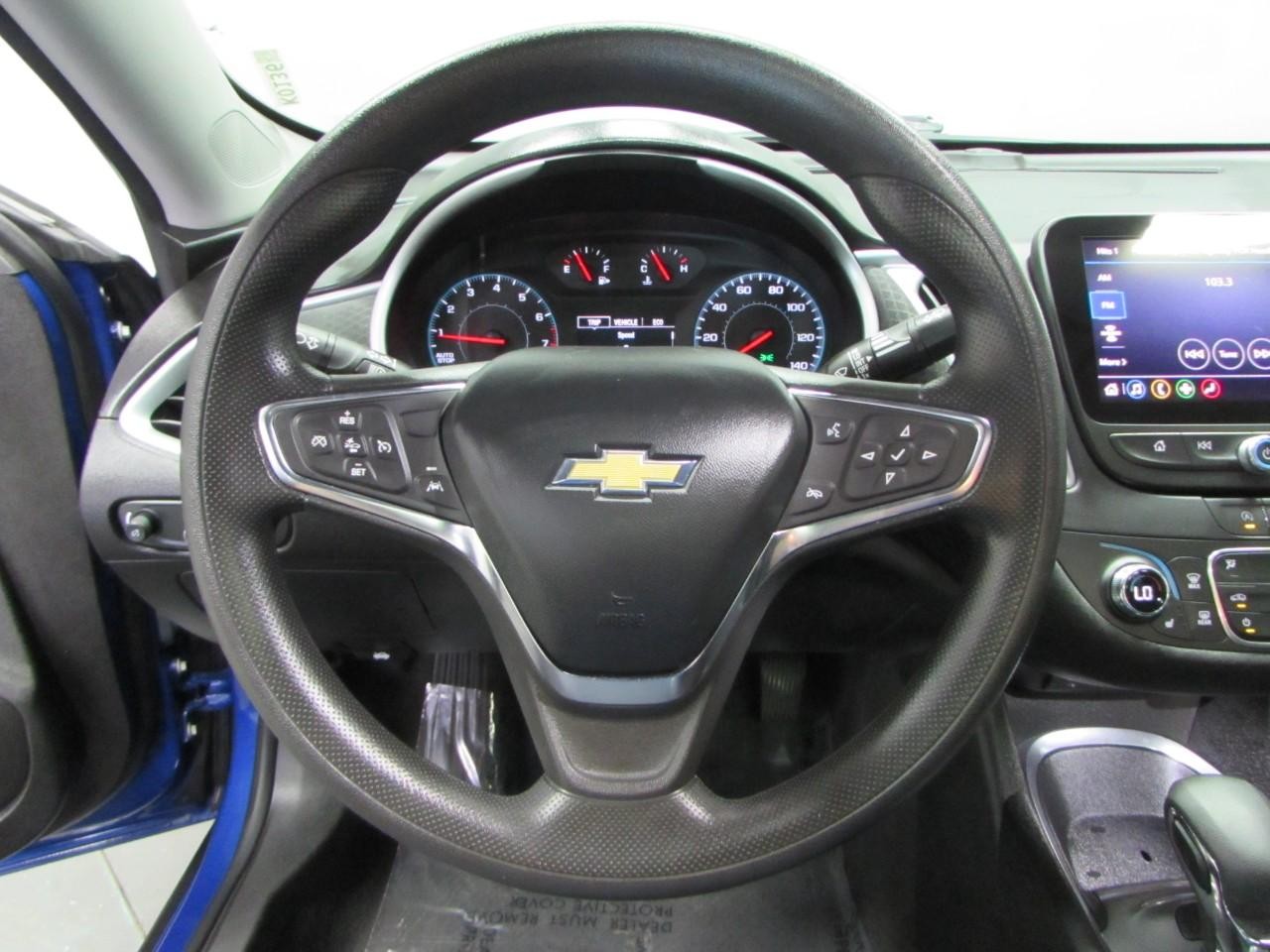 Chevrolet Malibu Vehicle Full-screen Gallery Image 23