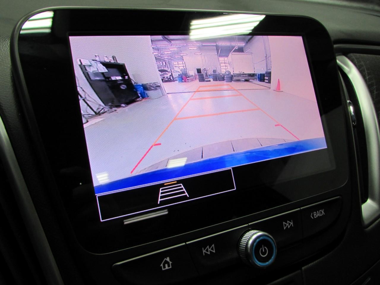 Chevrolet Malibu Vehicle Full-screen Gallery Image 29