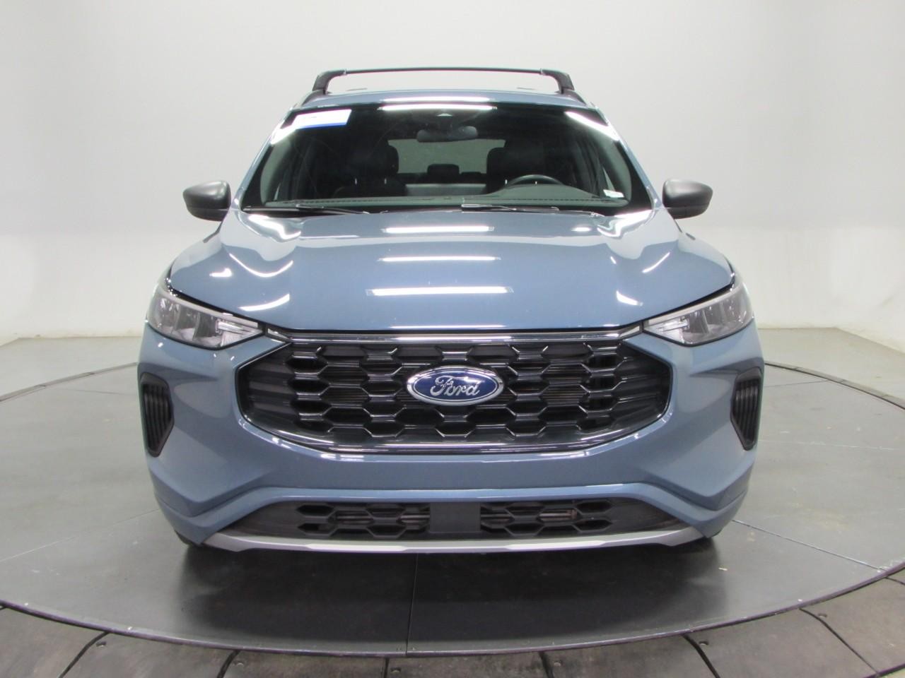 Ford Escape Vehicle Full-screen Gallery Image 02