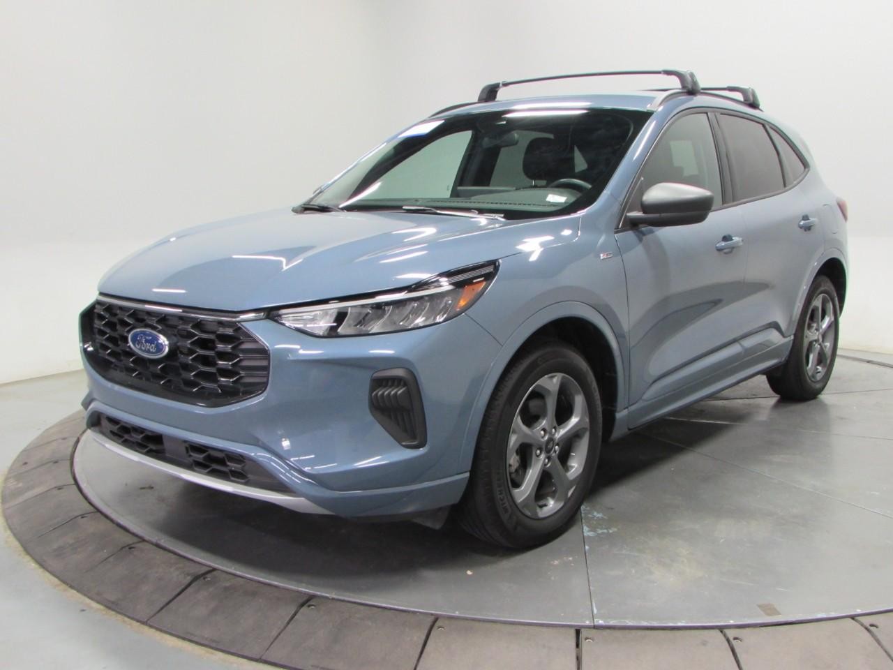 Ford Escape Vehicle Full-screen Gallery Image 03