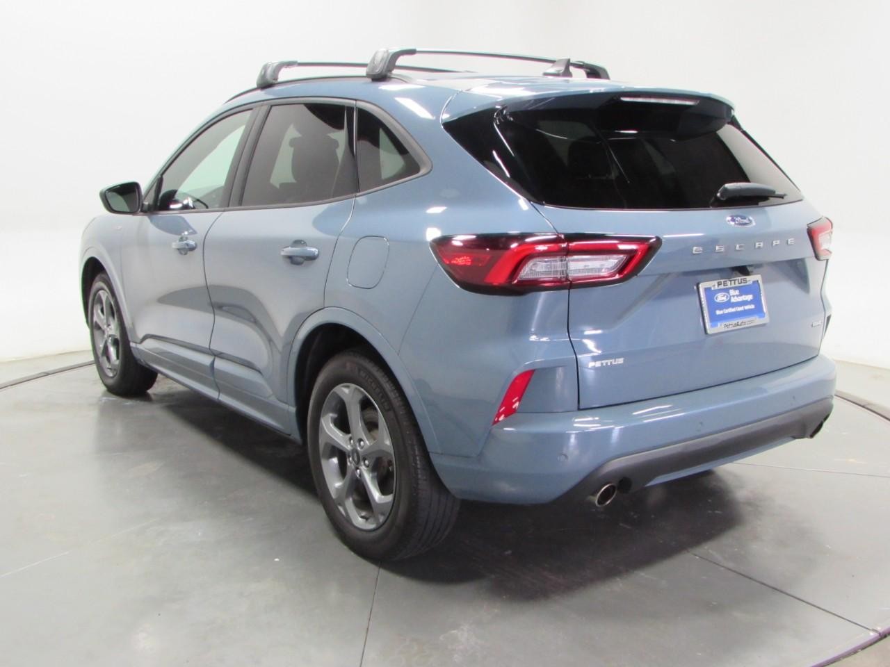 Ford Escape Vehicle Full-screen Gallery Image 05