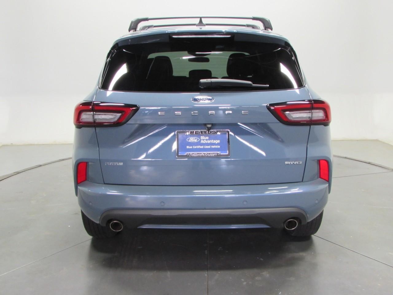Ford Escape Vehicle Full-screen Gallery Image 06