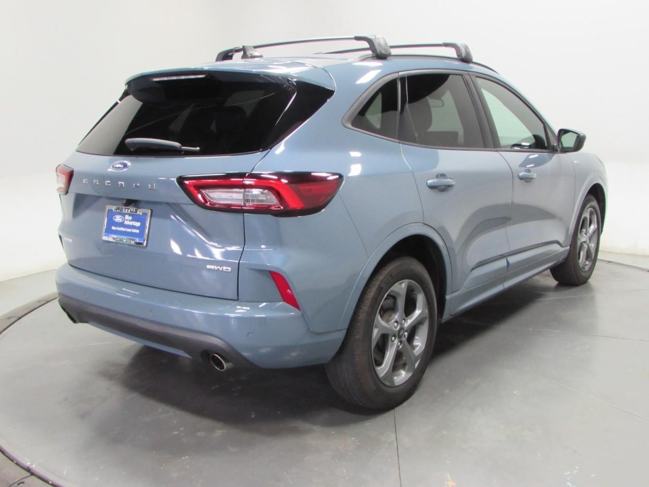 Ford Escape Vehicle Full-screen Gallery Image 07