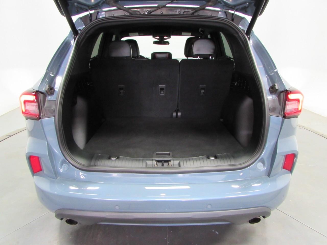 Ford Escape Vehicle Full-screen Gallery Image 11