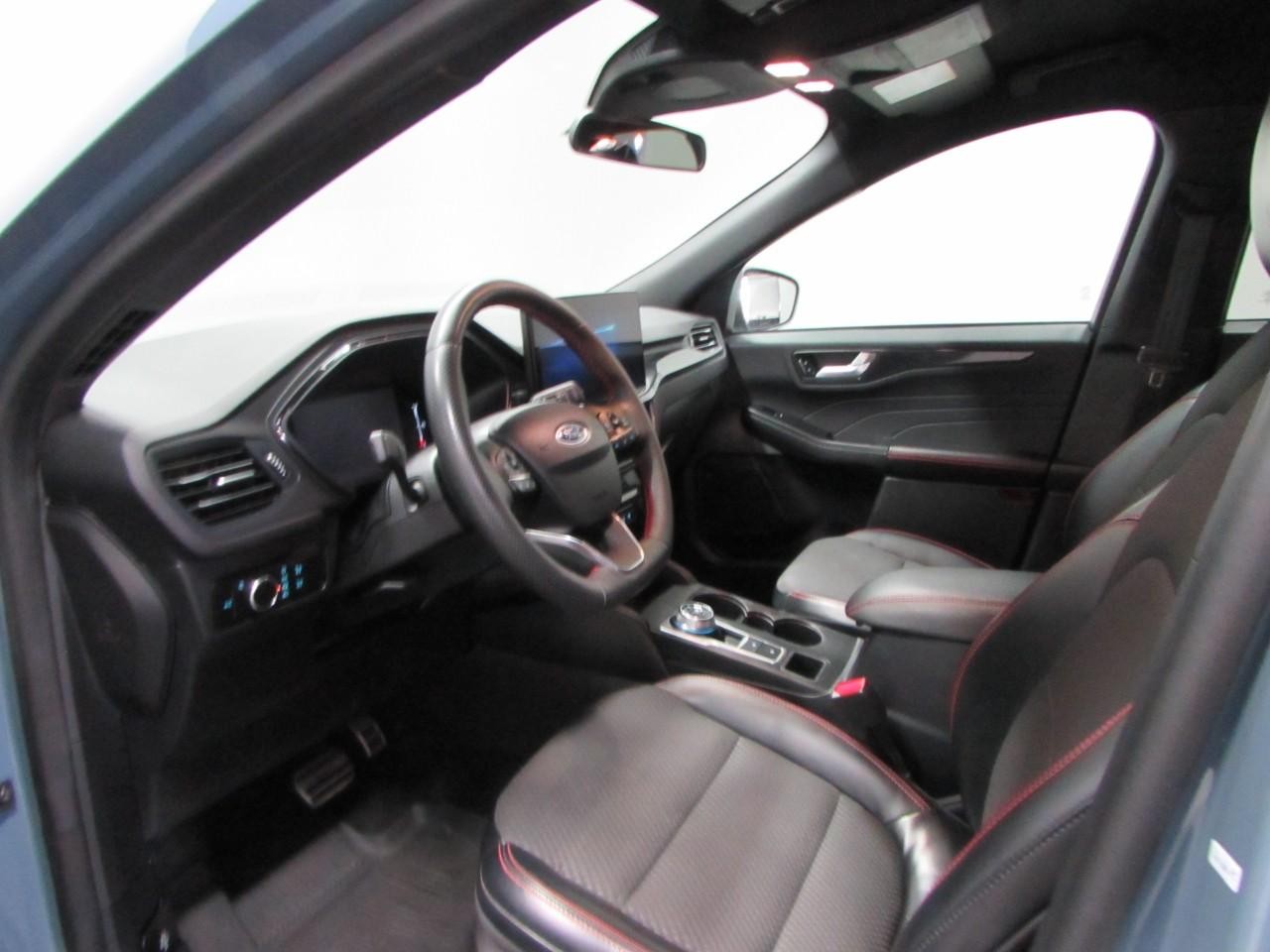 Ford Escape Vehicle Full-screen Gallery Image 13
