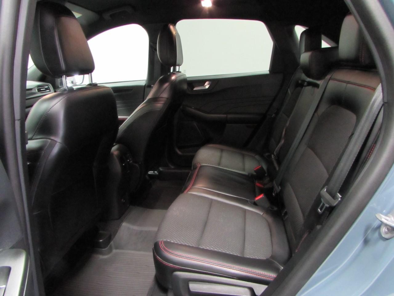 Ford Escape Vehicle Full-screen Gallery Image 15