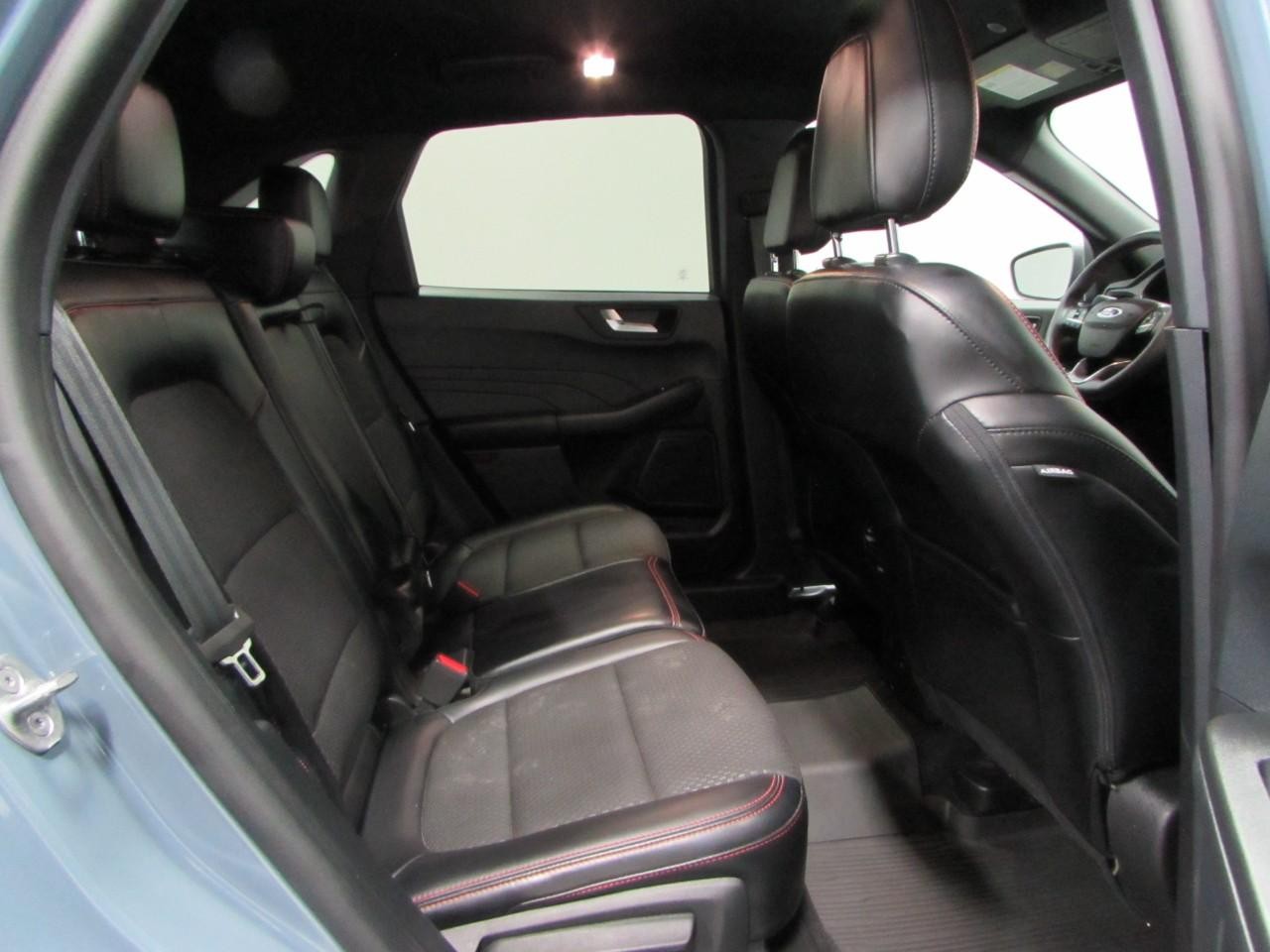 Ford Escape Vehicle Full-screen Gallery Image 19