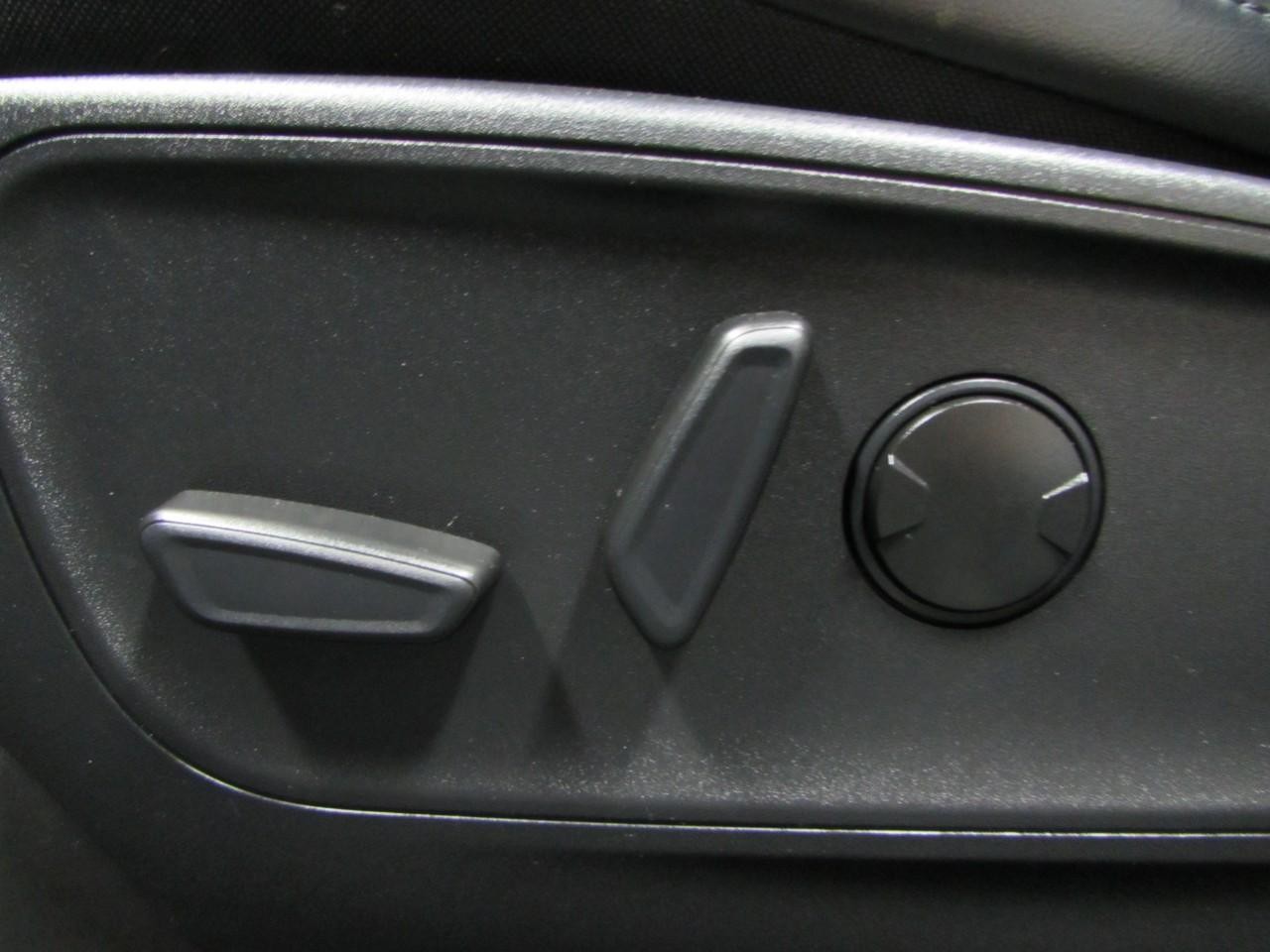 Ford Escape Vehicle Full-screen Gallery Image 21