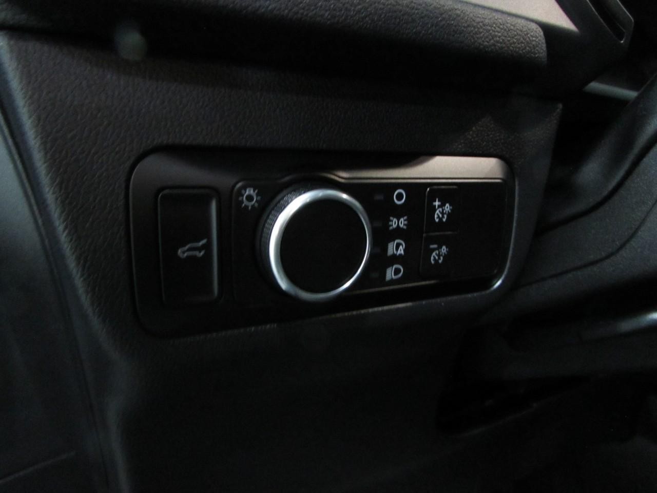 Ford Escape Vehicle Full-screen Gallery Image 22