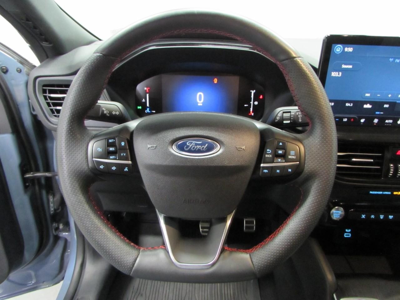 Ford Escape Vehicle Full-screen Gallery Image 23
