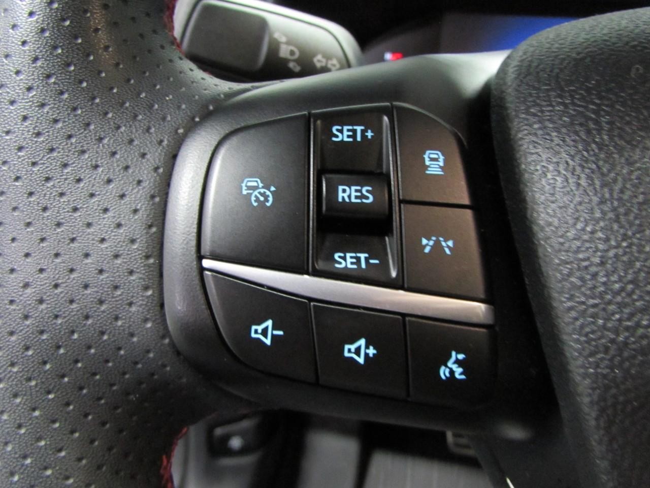 Ford Escape Vehicle Full-screen Gallery Image 24