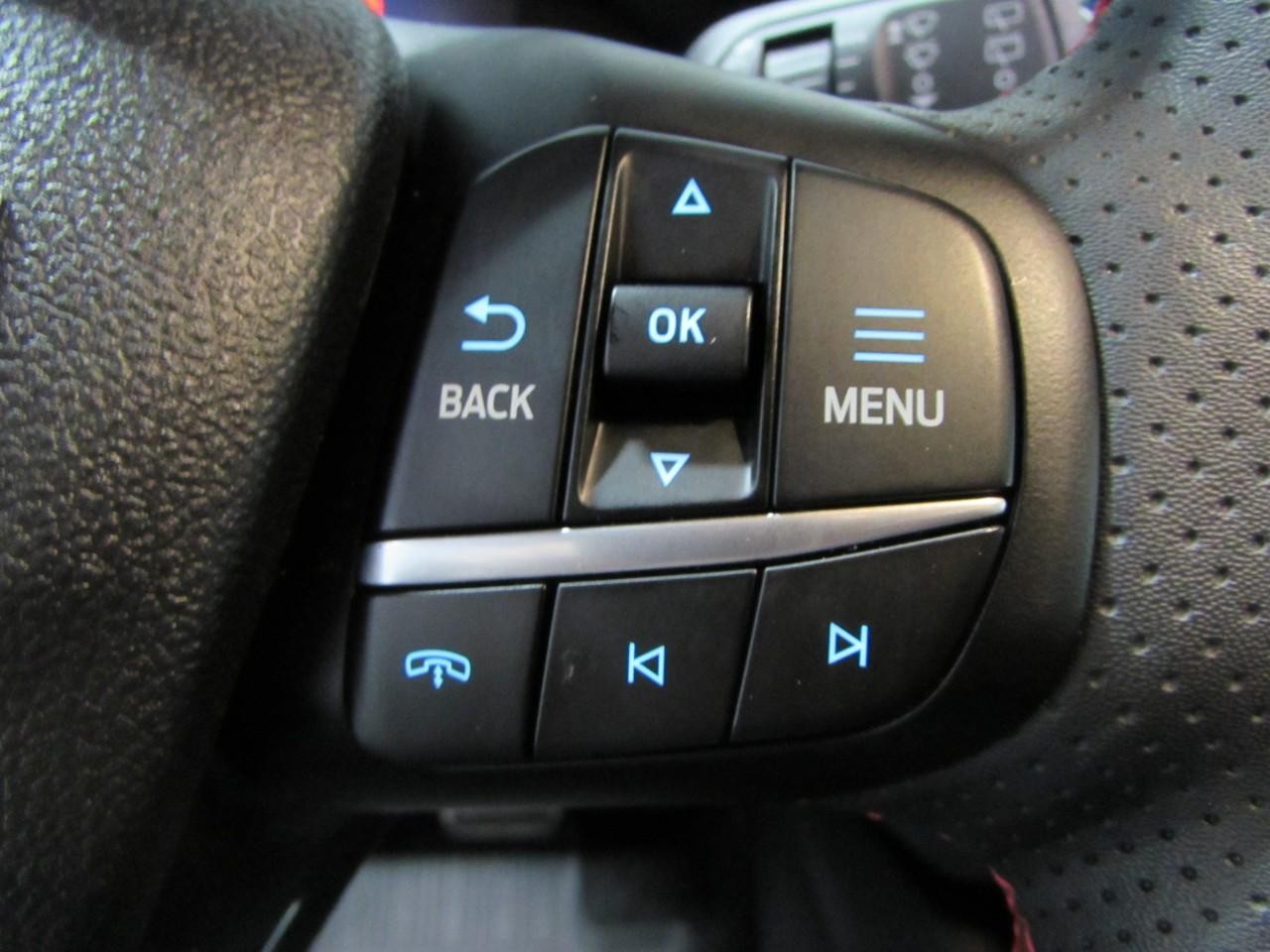 Ford Escape Vehicle Full-screen Gallery Image 25