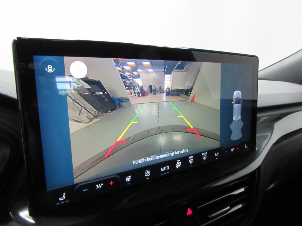 Ford Escape Vehicle Full-screen Gallery Image 28