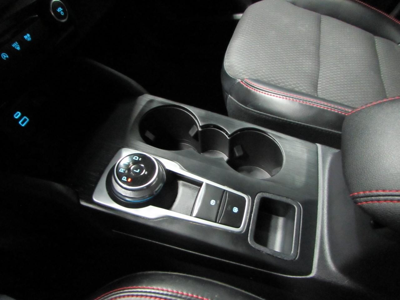 Ford Escape Vehicle Full-screen Gallery Image 30