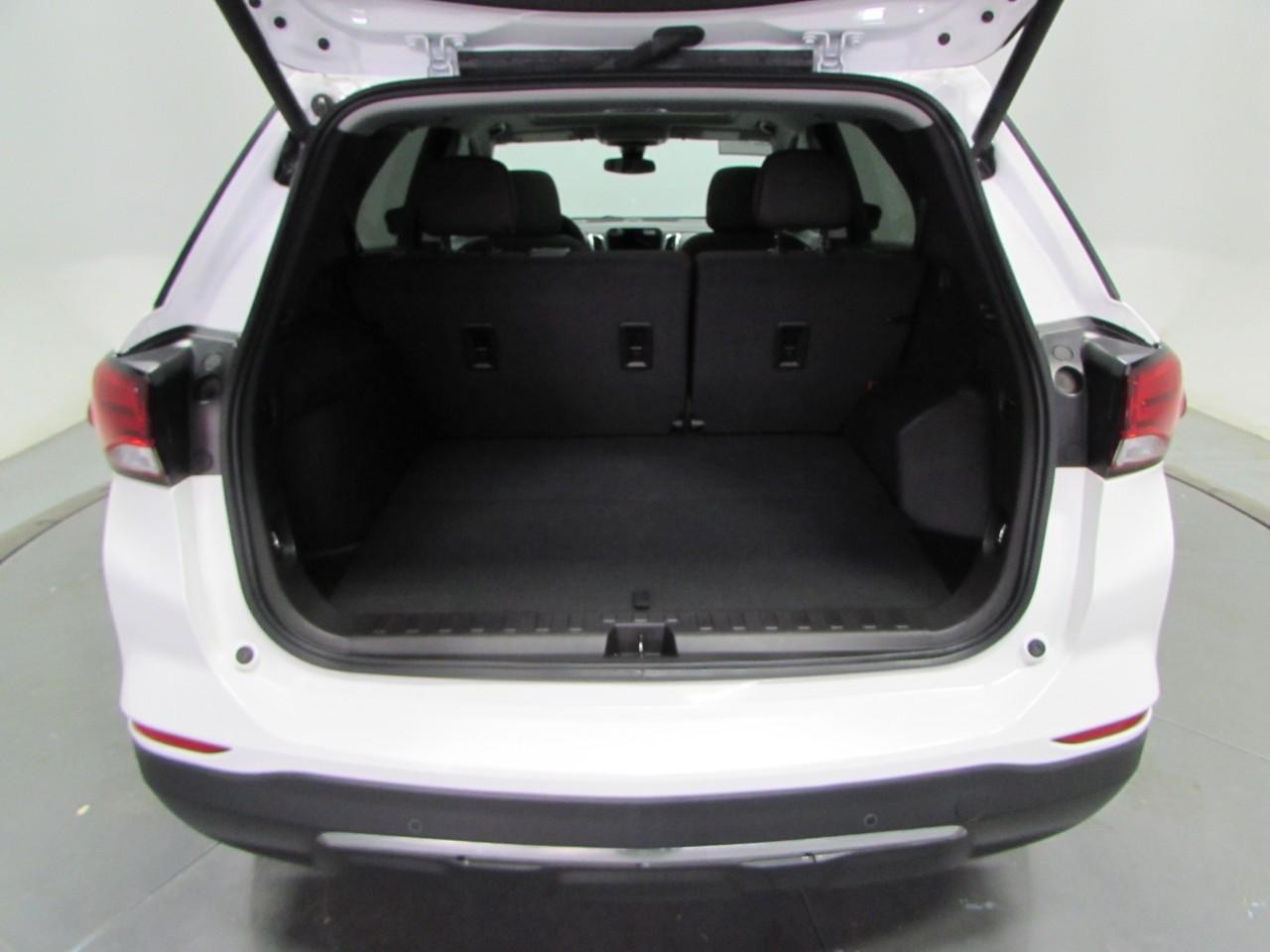 Chevrolet Equinox Vehicle Full-screen Gallery Image 11