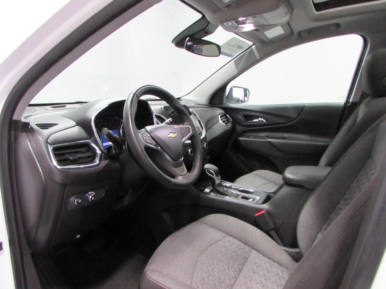 Chevrolet Equinox Vehicle Full-screen Gallery Image 13