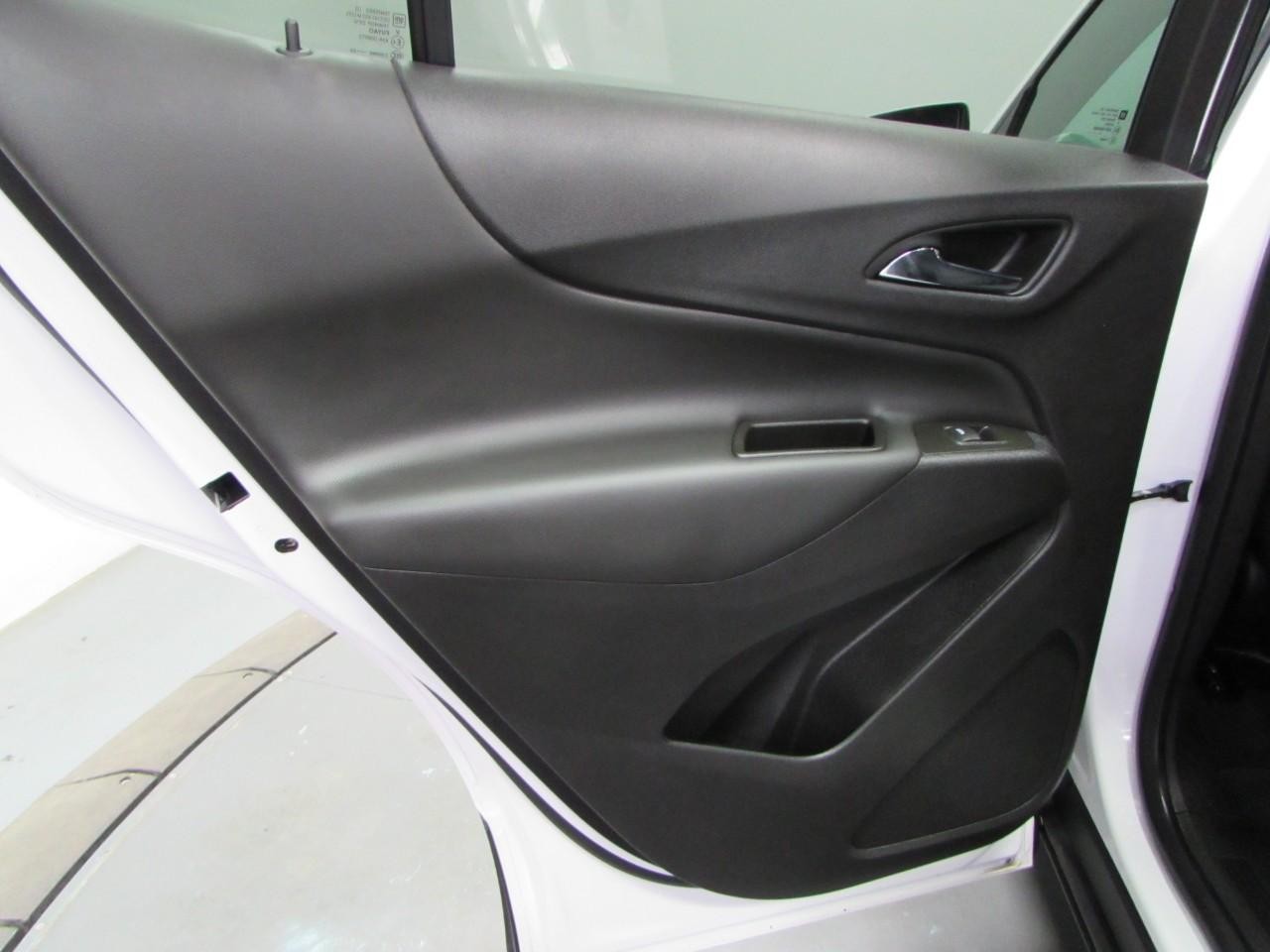 Chevrolet Equinox Vehicle Full-screen Gallery Image 14
