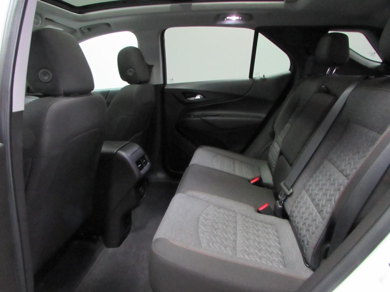 Chevrolet Equinox Vehicle Full-screen Gallery Image 15