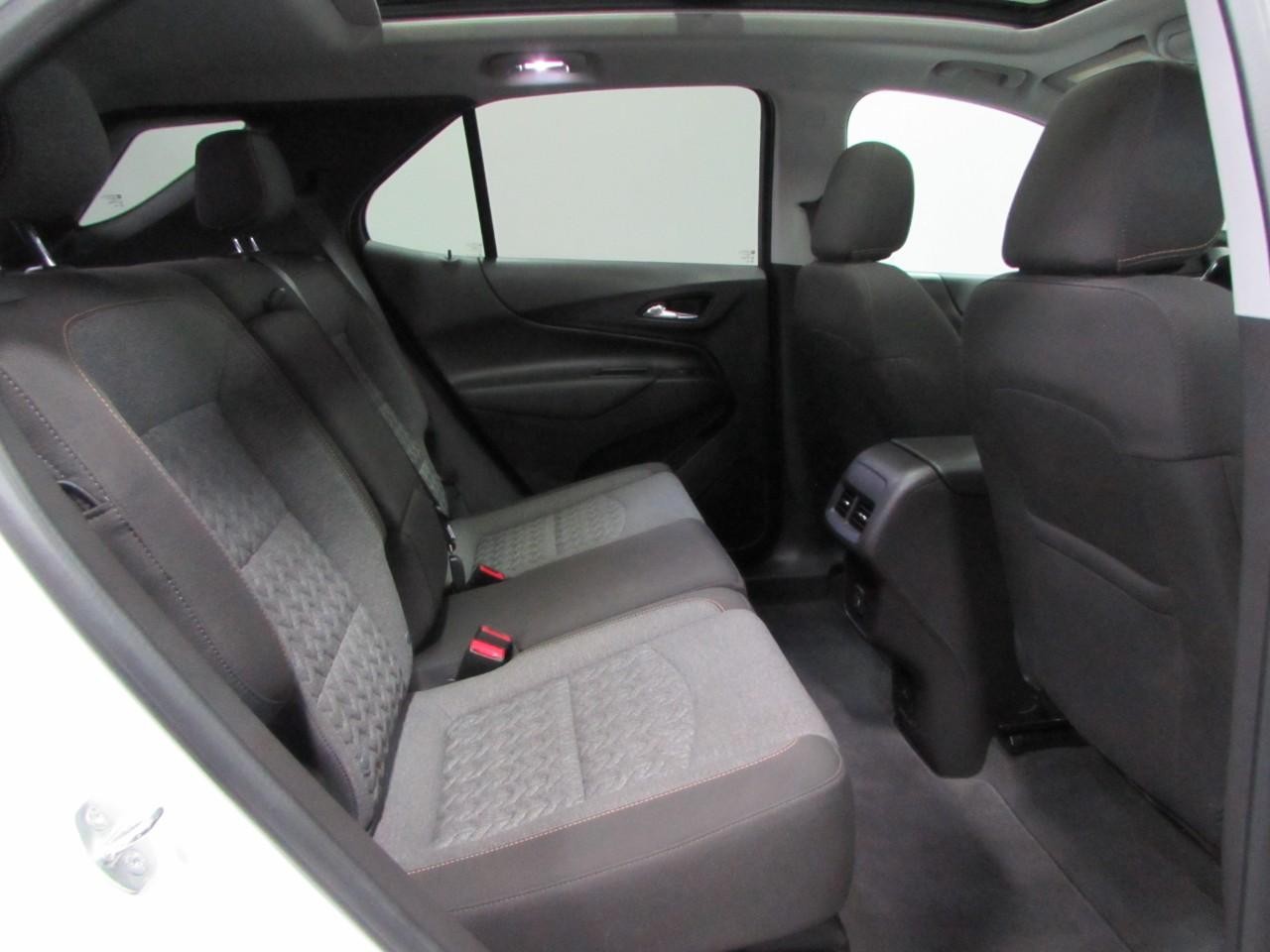 Chevrolet Equinox Vehicle Full-screen Gallery Image 19