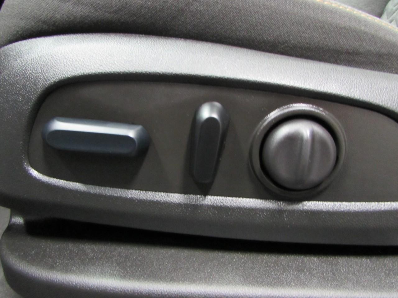 Chevrolet Equinox Vehicle Full-screen Gallery Image 21