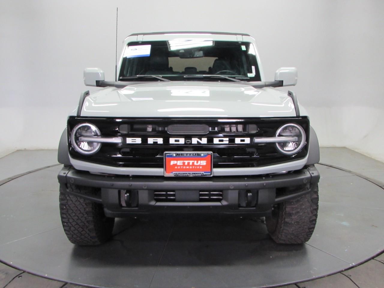 Ford Bronco Vehicle Full-screen Gallery Image 02