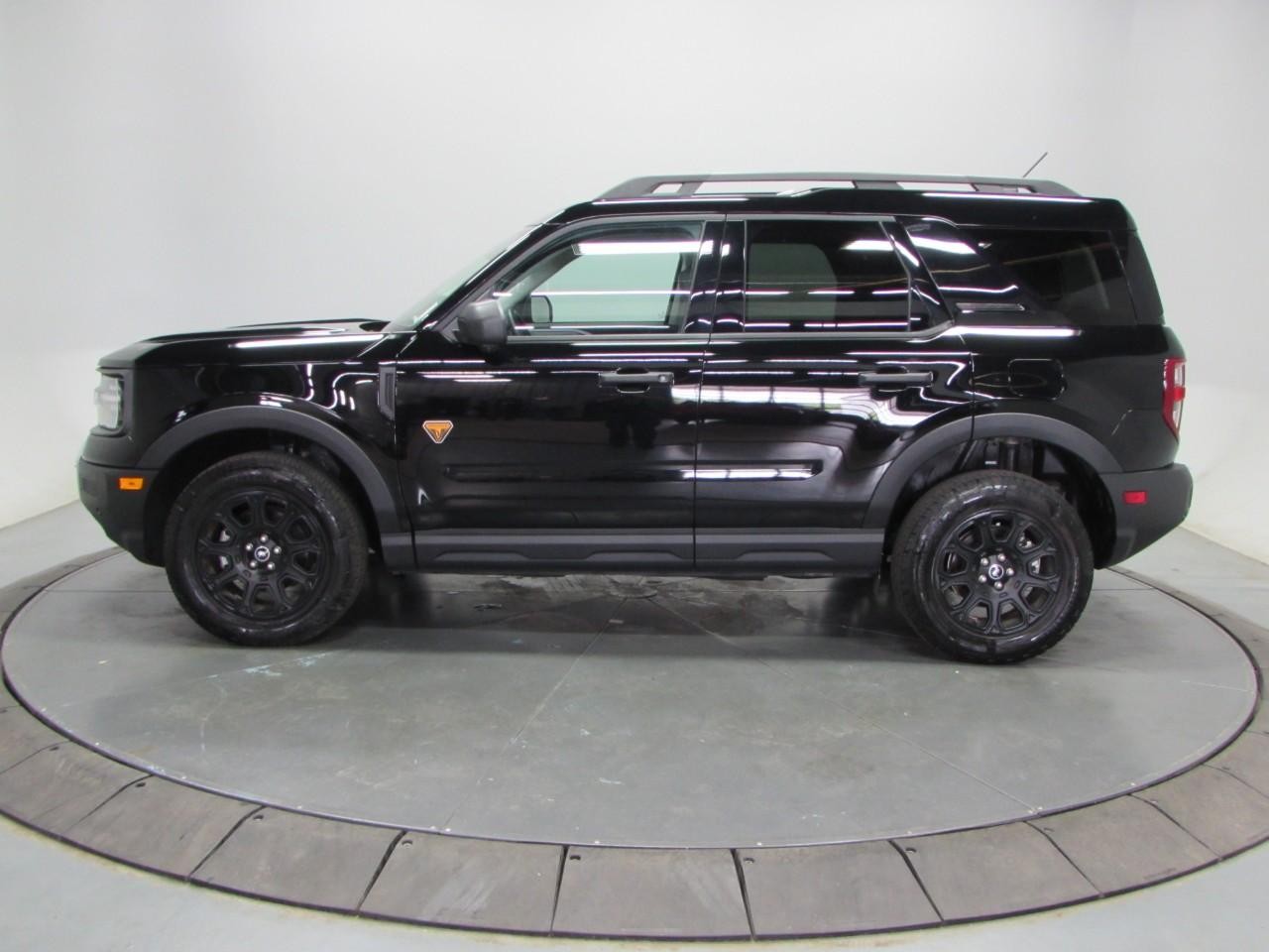 Ford Bronco Sport Vehicle Full-screen Gallery Image 04