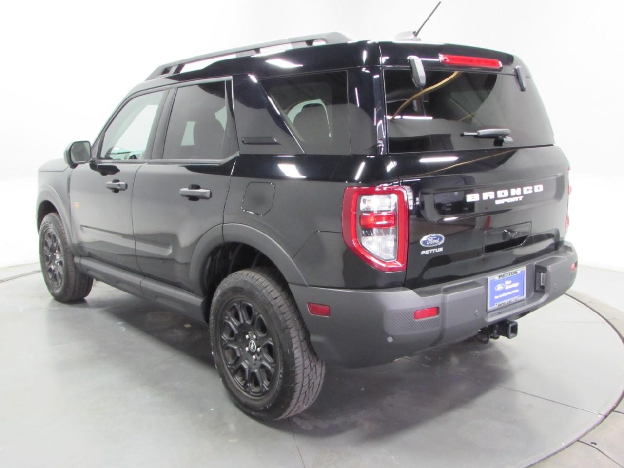 Ford Bronco Sport Vehicle Full-screen Gallery Image 05