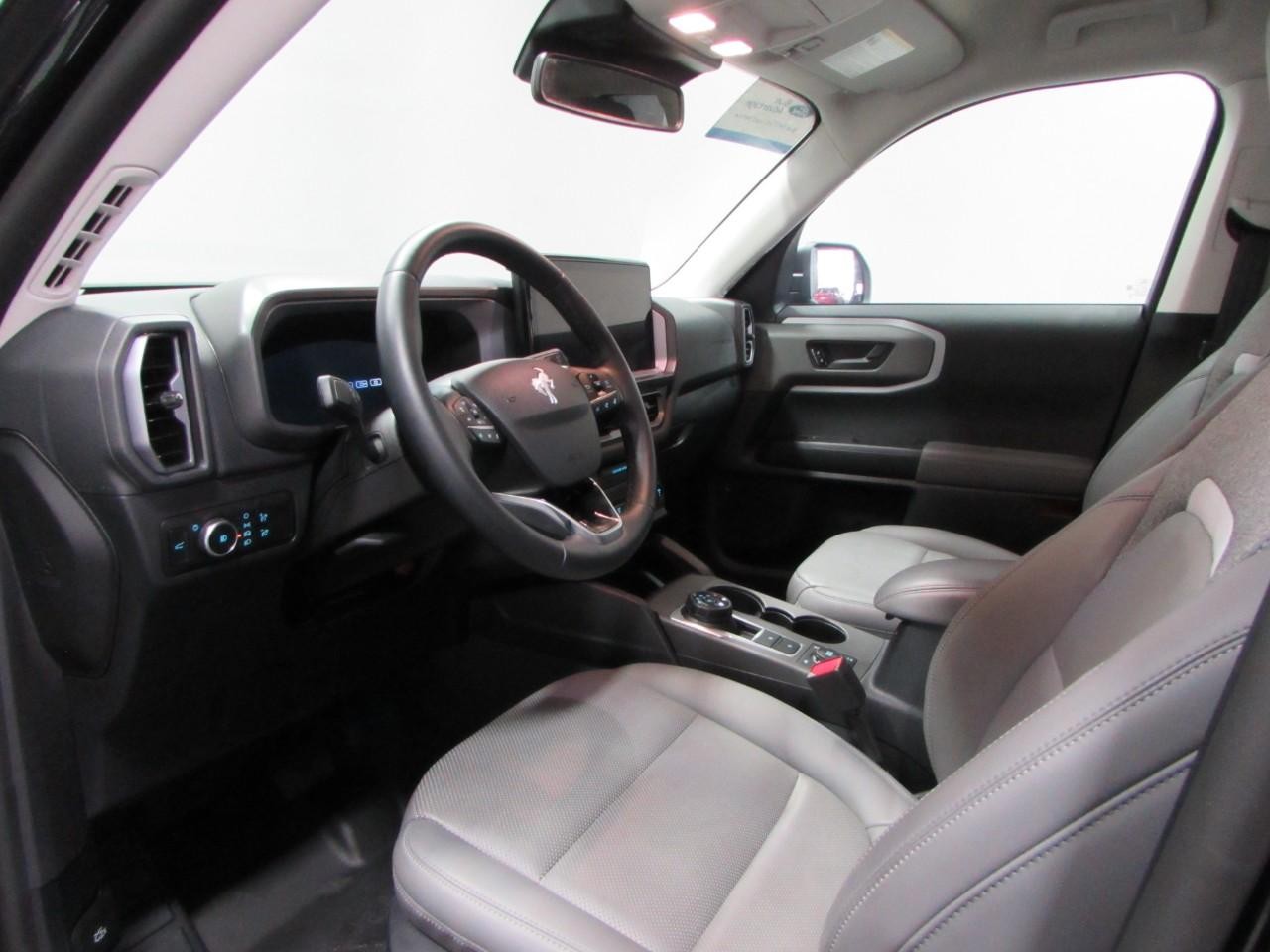 Ford Bronco Sport Vehicle Full-screen Gallery Image 13