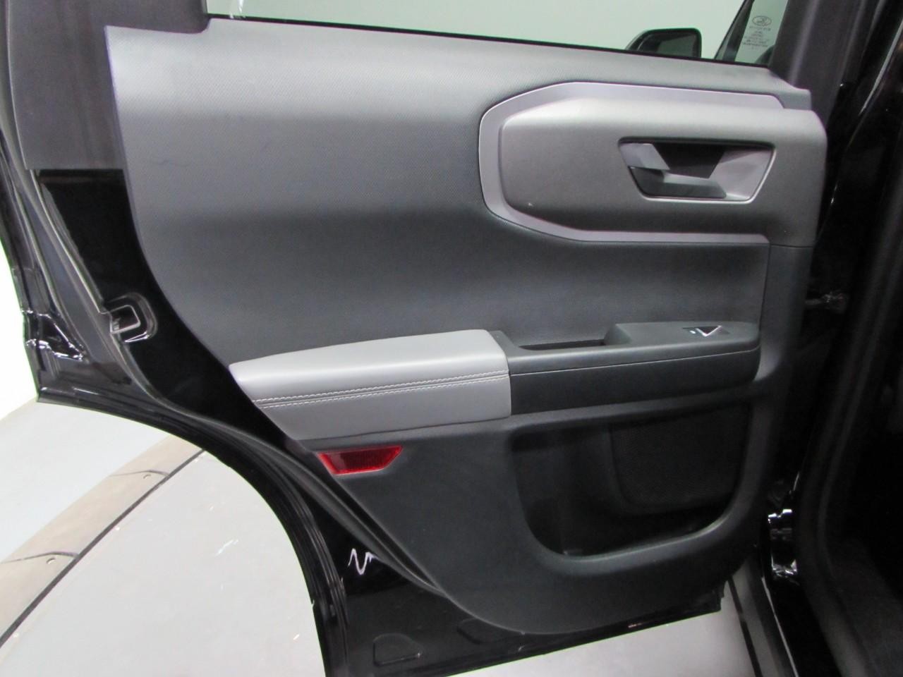 Ford Bronco Sport Vehicle Full-screen Gallery Image 14